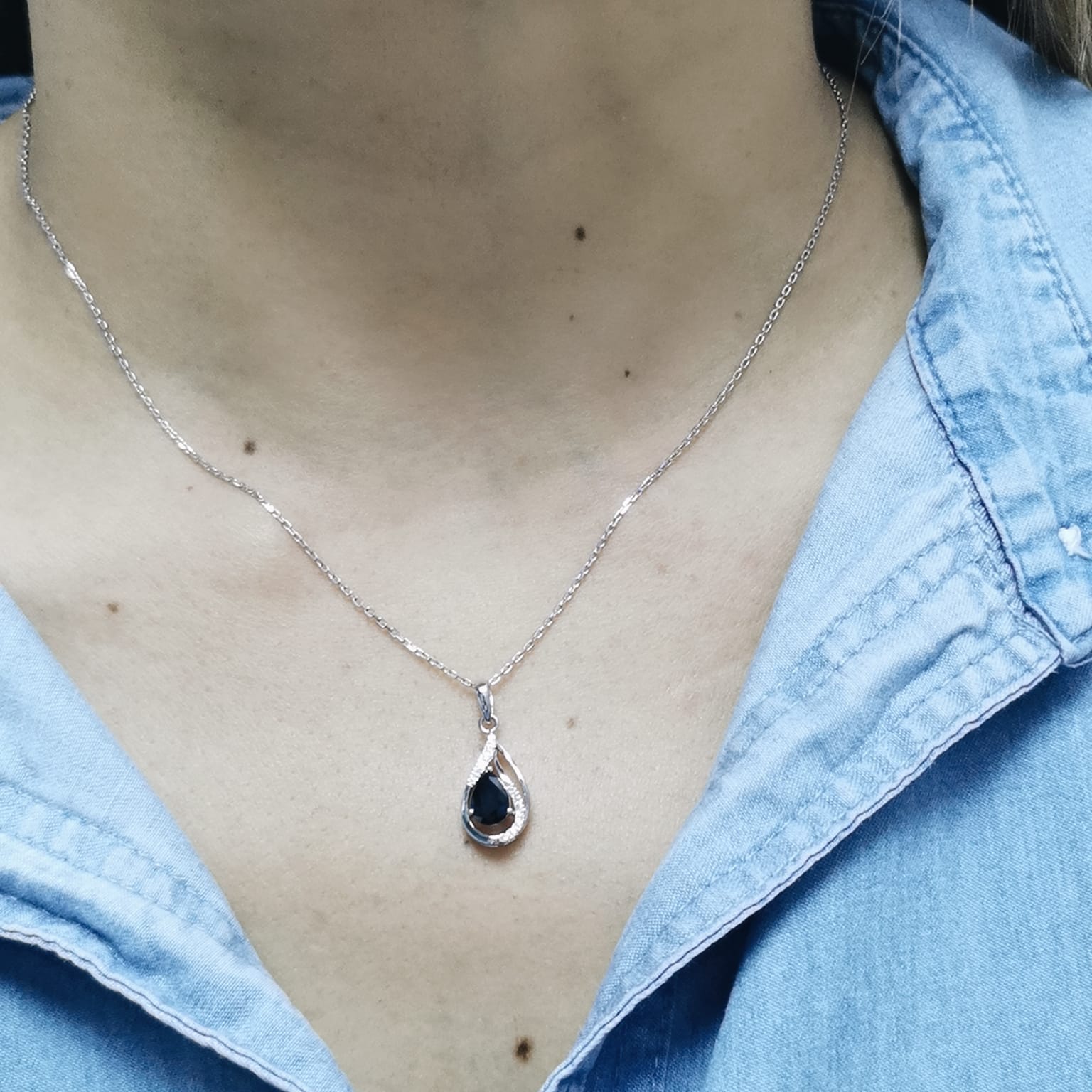 18k white gold pendant with 0.92-carat pear-cut blue sapphire and 0.07-carat diamond accents