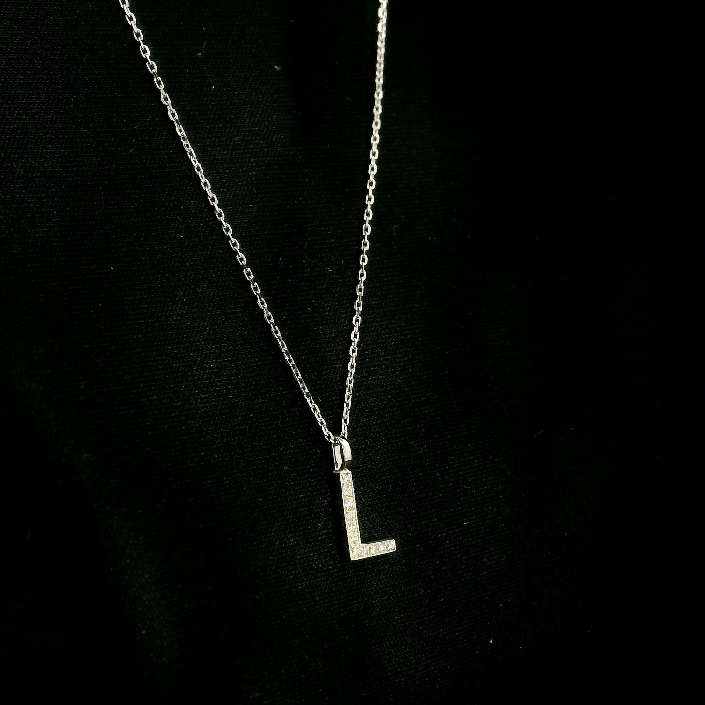 Diamond Initial L Alphabet Pendant In 18k Gold