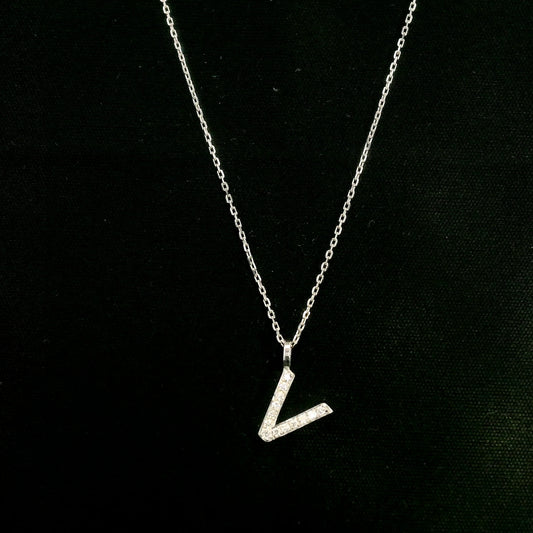 Diamond Initial V Alphabet Pendant In 18k Gold