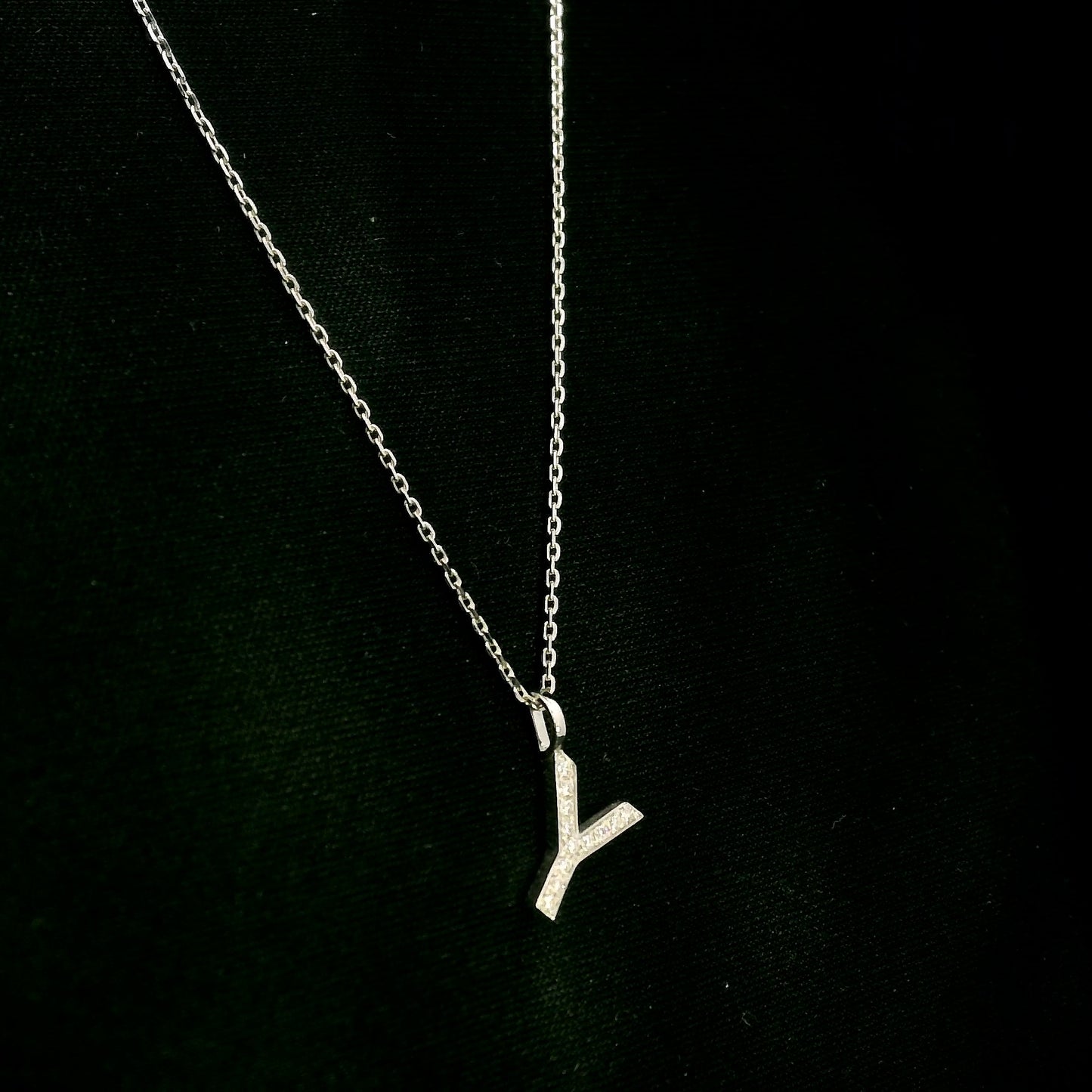 Diamond Initial Y Alphabet Pendant In 18k Gold