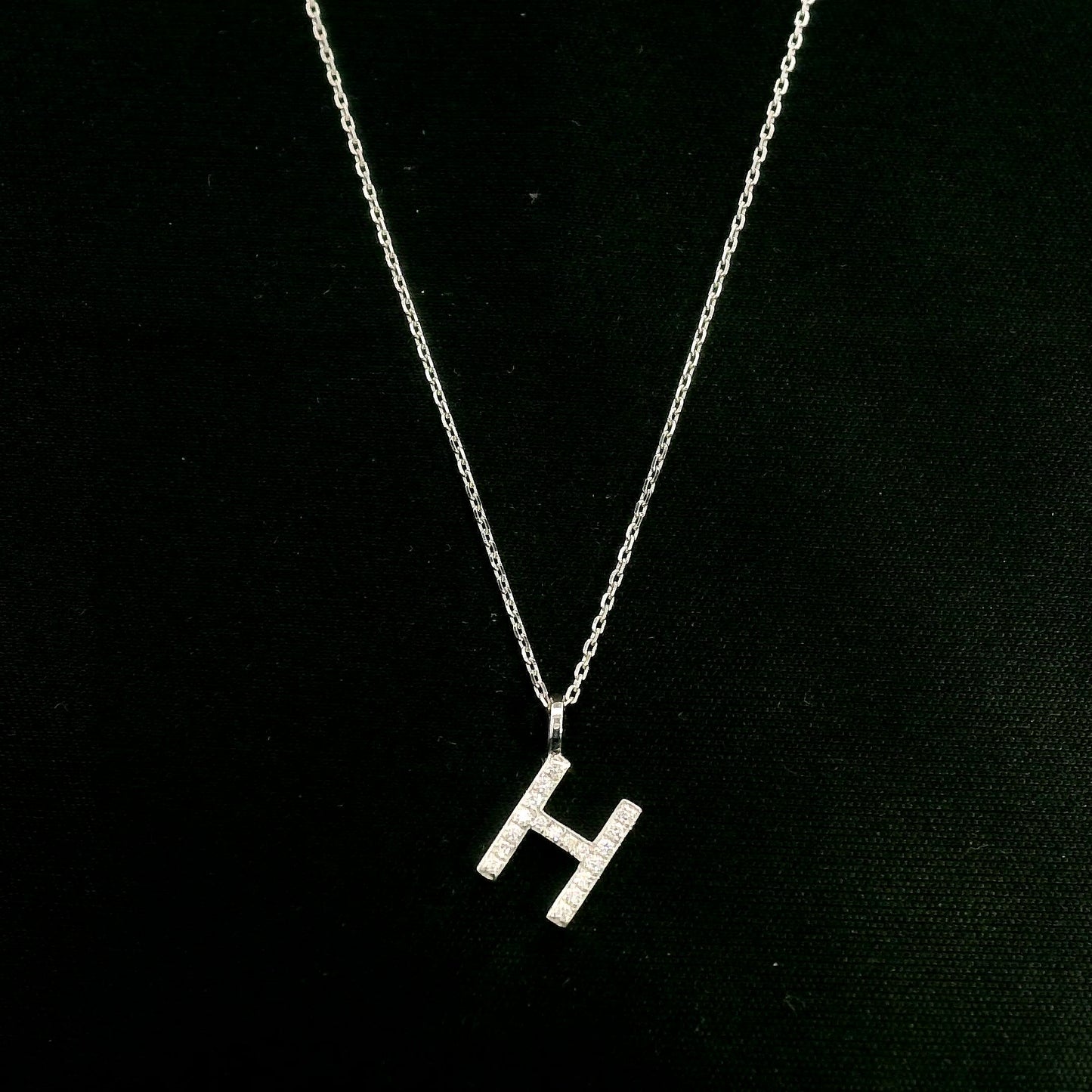 Diamond Initial H Alphabet Pendant In 18k Gold