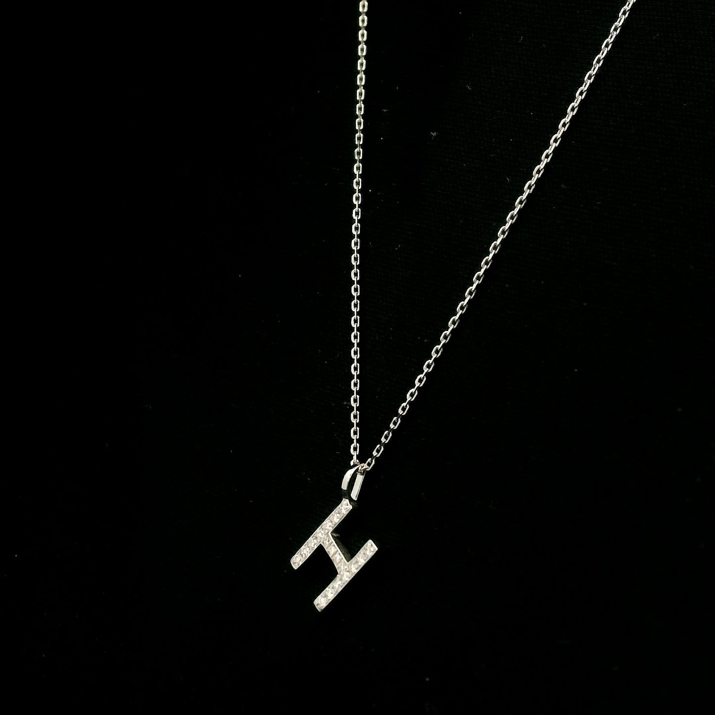 Diamond Initial H Alphabet Pendant In 18k Gold