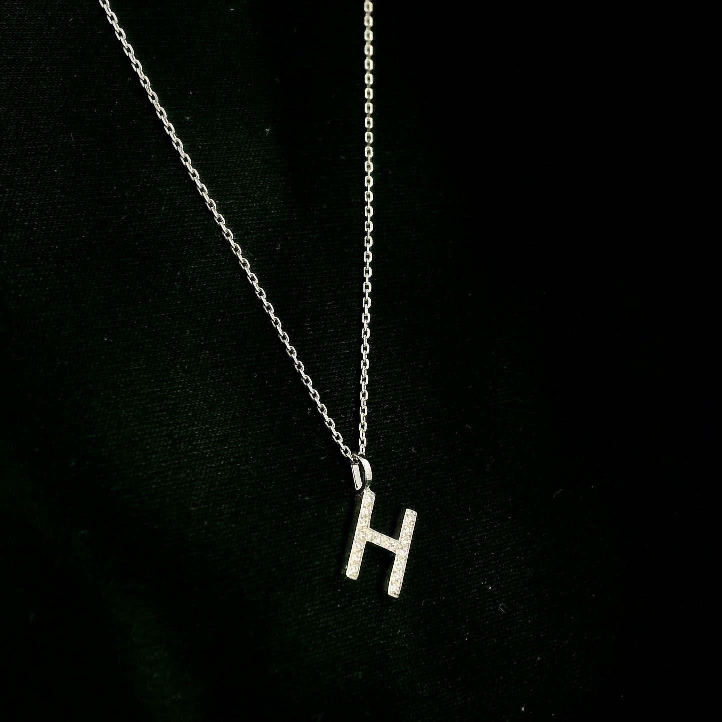 Diamond Initial H Alphabet Pendant In 18k Gold