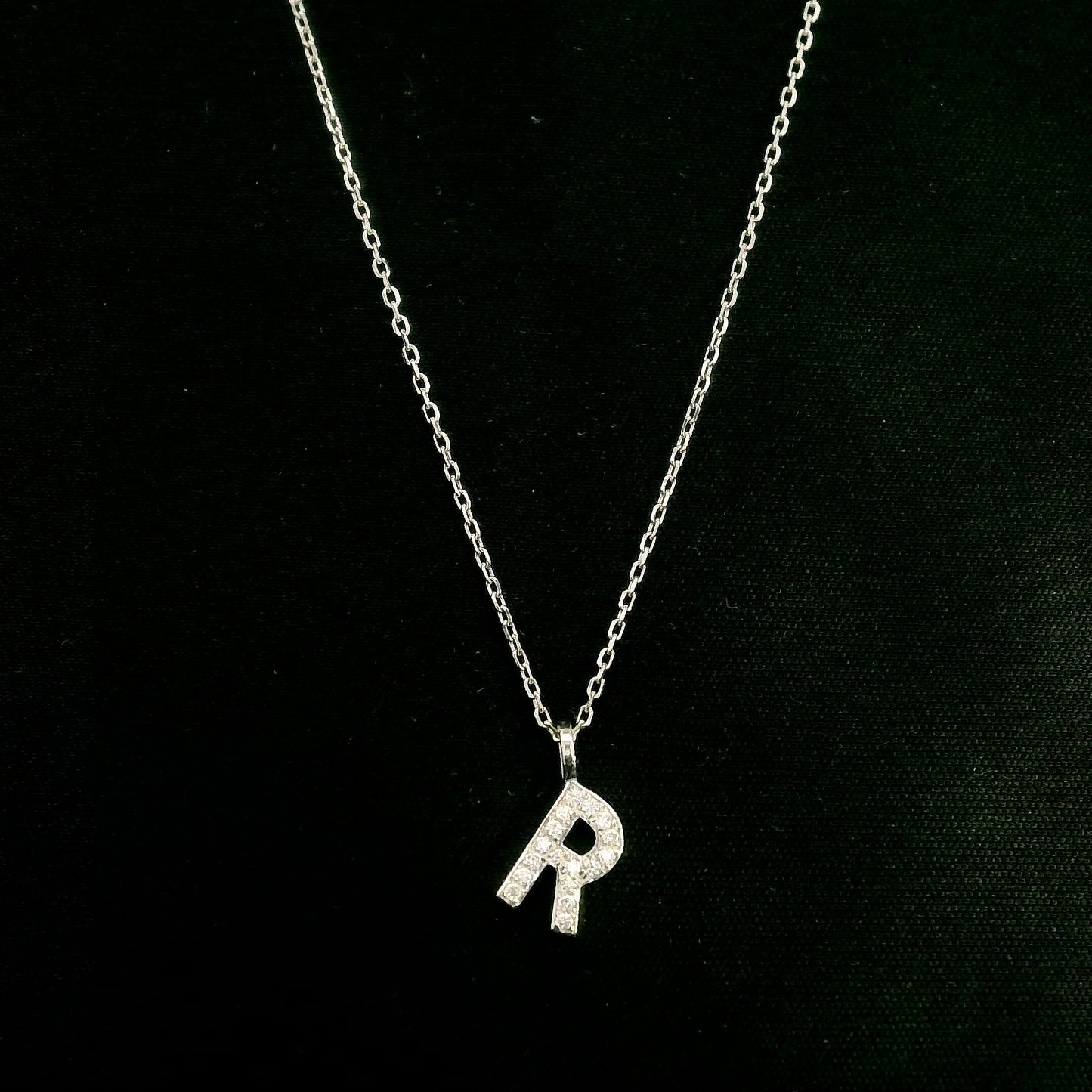 Diamond Initial R Alphabet Pendant In 18k Gold