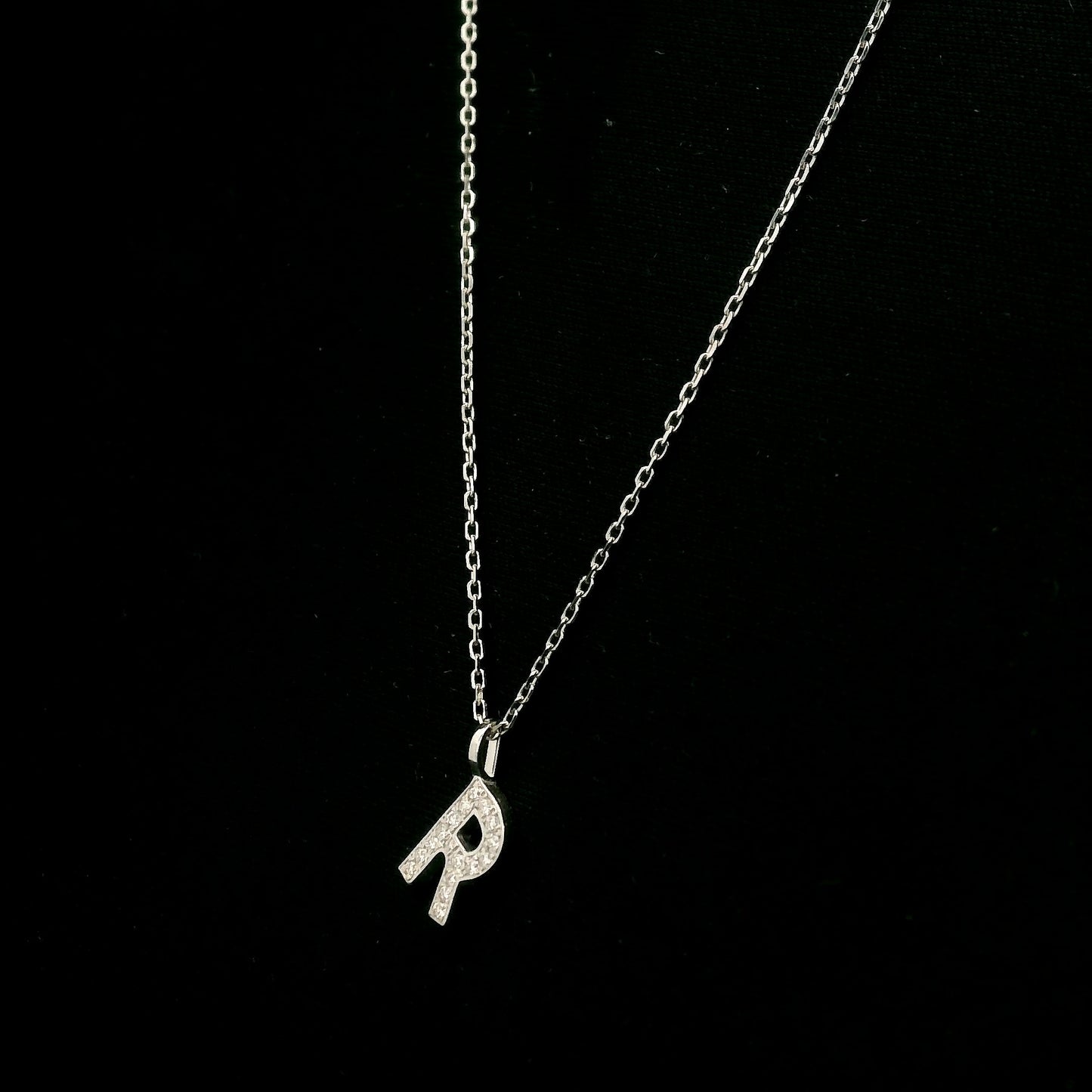 Diamond Initial R Alphabet Pendant In 18k Gold