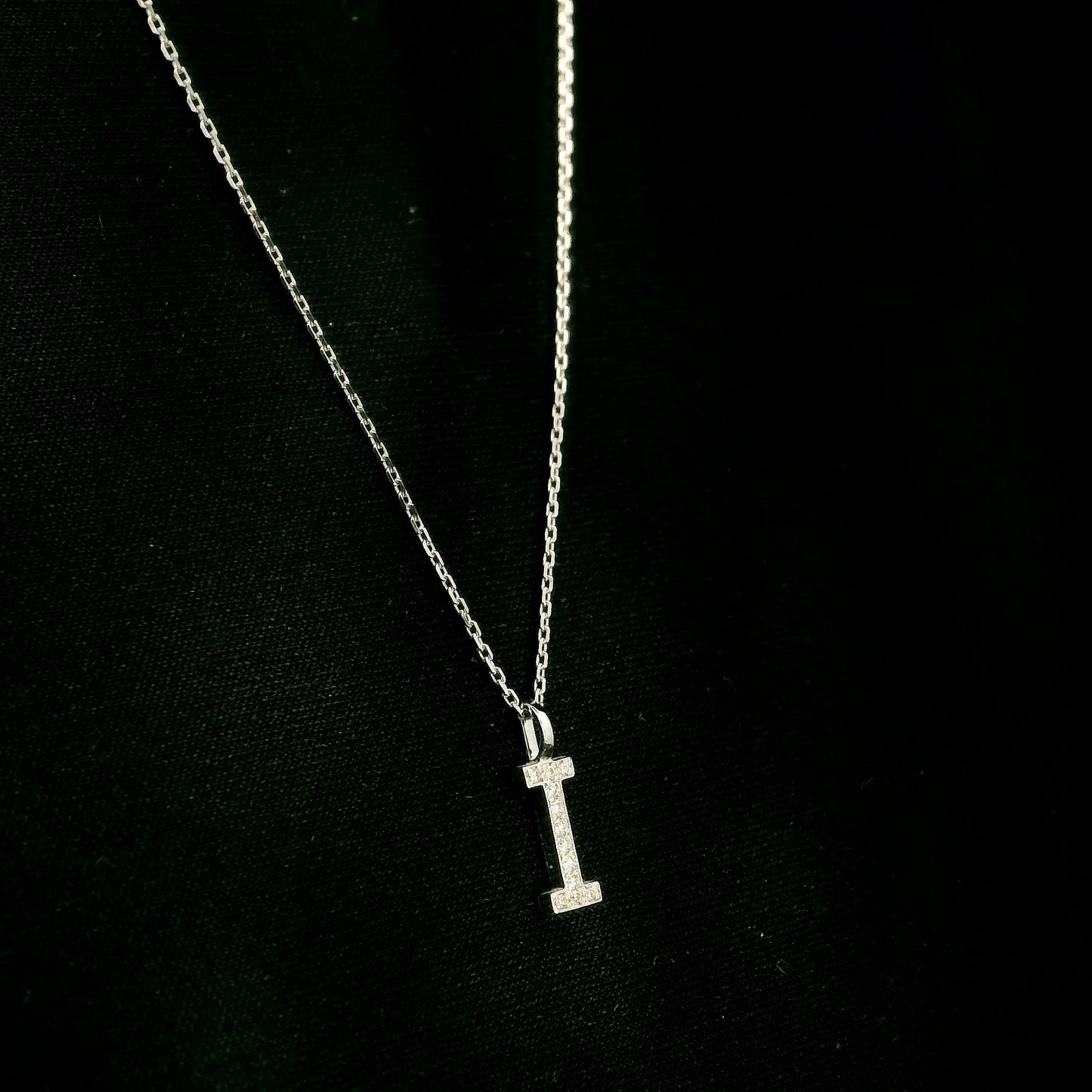Diamond Initial I Alphabet Pendant In 18k Gold