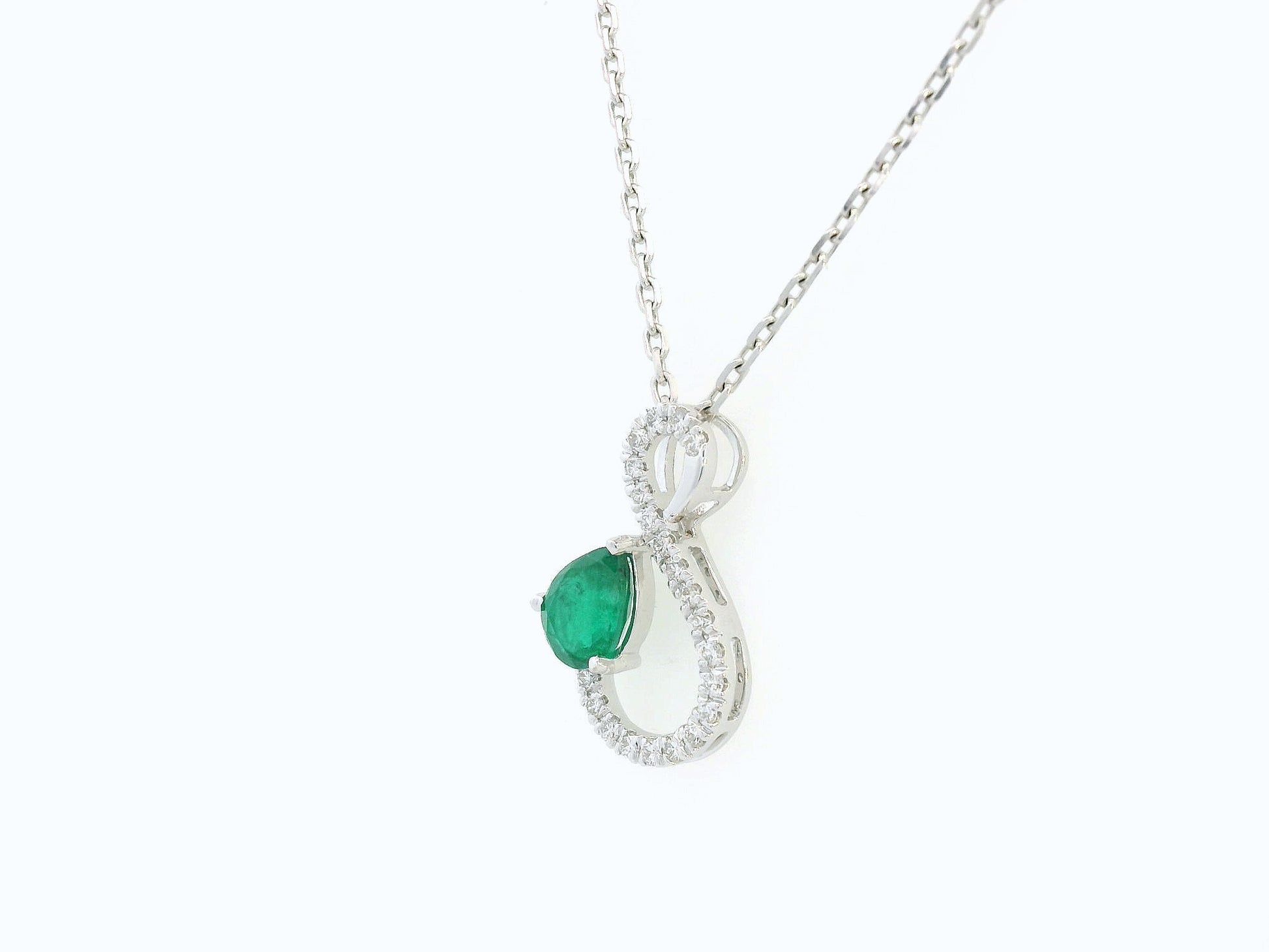 18k white gold pendant with 0.74ct pear-shaped emerald & 0.19ct diamond accents – certified authenticity included