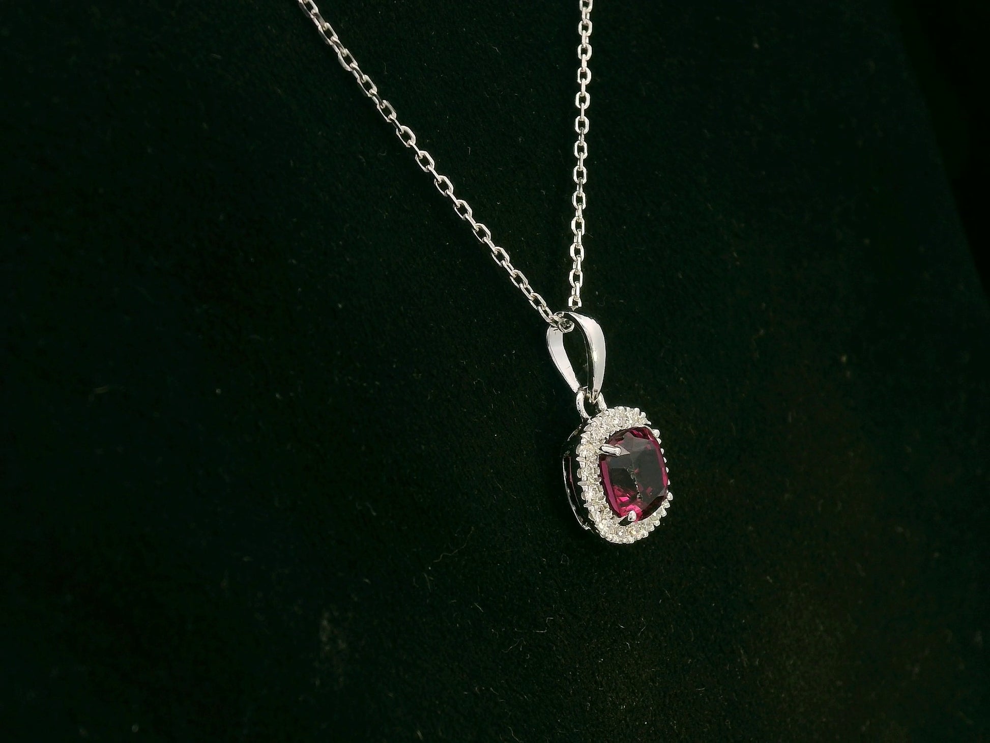 18k white gold pendant with 1.08ct cushion-cut rhodolite & 0.10ct diamond halo – certified authenticity included