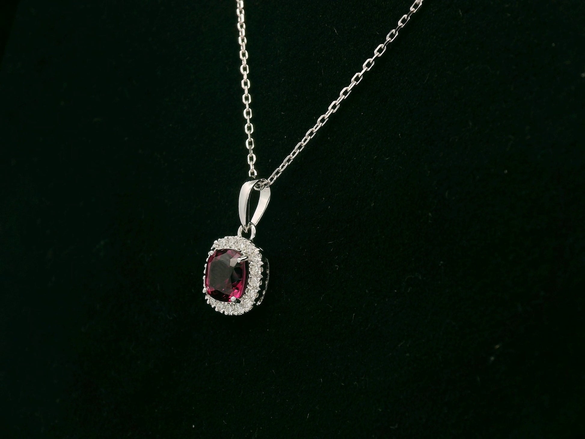 18k white gold pendant with 1.08ct cushion-cut rhodolite & 0.10ct diamond halo – certified authenticity included