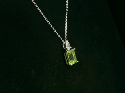 18k white gold pendant with 1.81ct emerald-cut peridot & 0.18ct pear diamond – certified authenticity included