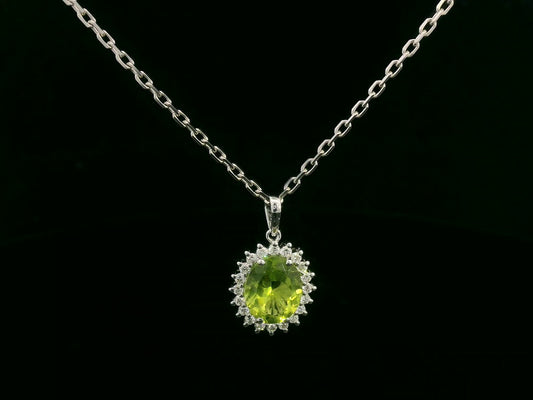 18k white gold pendant with 2.76ct oval peridot & 0.27ct diamond halo – certified authenticity included