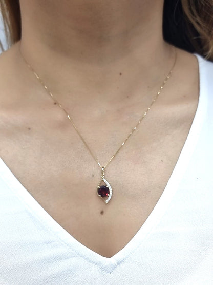 18k yellow gold pendant with 2.11ct round garnet & 0.12ct diamond accents – certified authenticity included