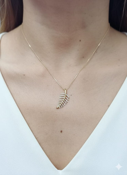 18K yellow gold leaf-shaped pendant with pavé-set diamonds, elegant nature-inspired jewelry