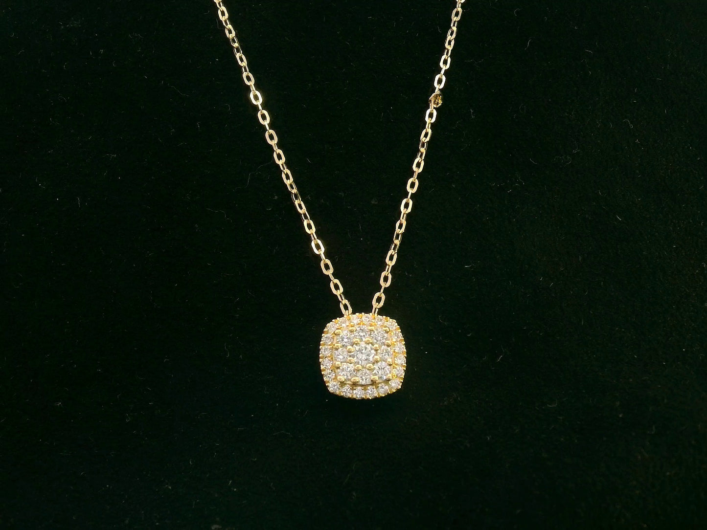 Cushion-shaped diamond pendant in 18K yellow gold by Emirates Diamonds
