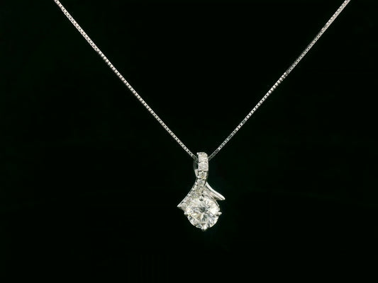 18K white gold diamond pendant with 0.58ct SI1 I-color center stone and 0.09ct accent diamonds – Emirates Diamonds