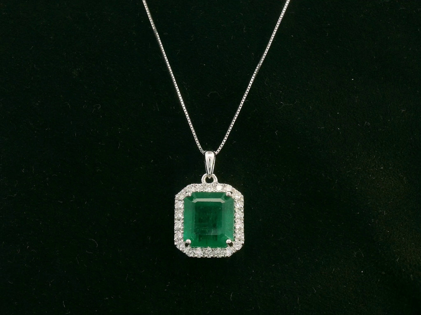 Emerald-cut emerald and diamond halo pendant in 18K white gold – Emirates Diamonds