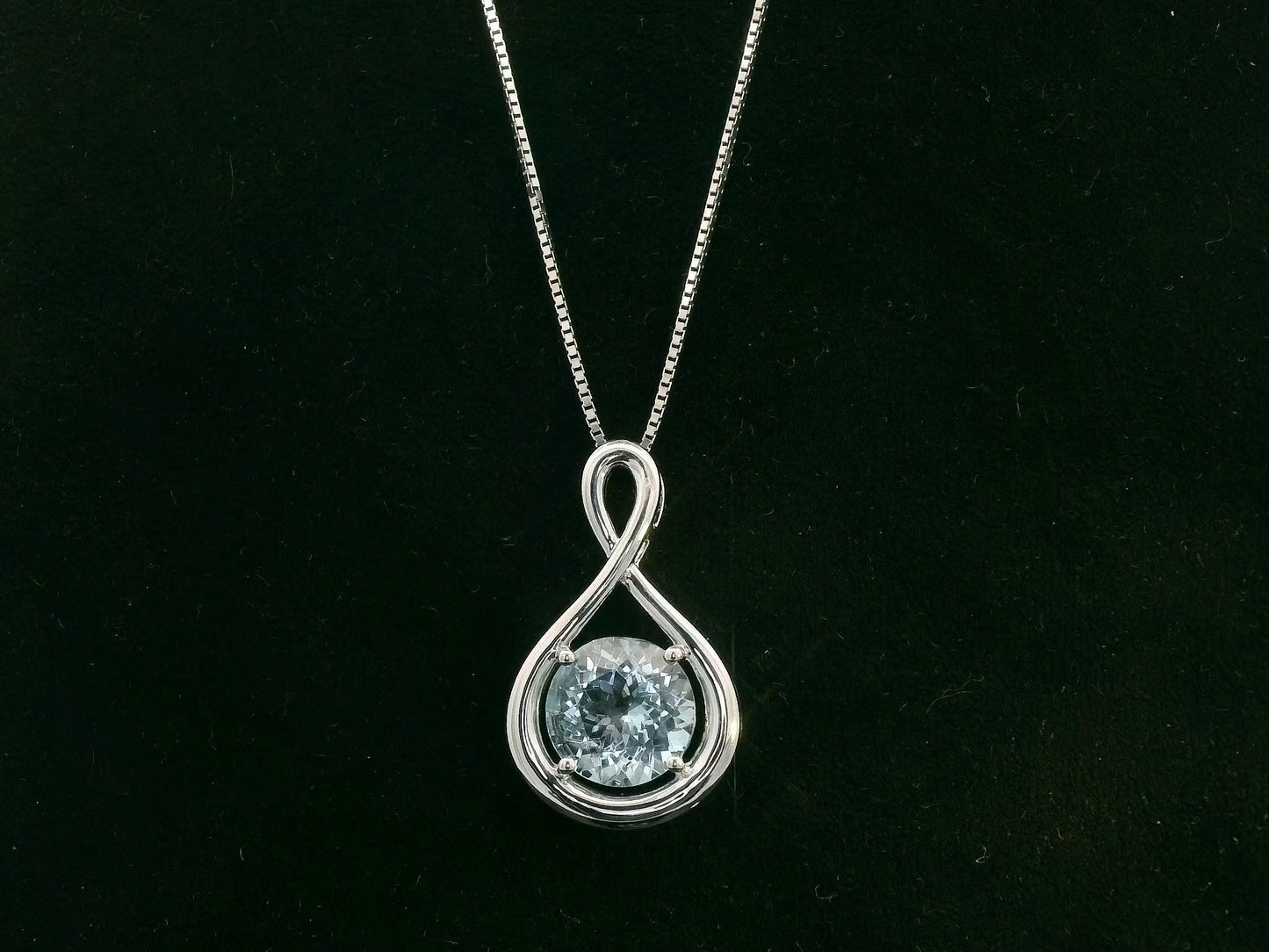18K white gold aquamarine solitaire pendant with 2.38 carat aquamarine by Emirates Diamonds