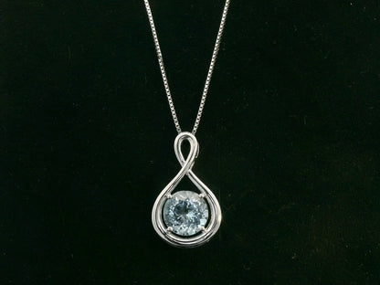 18K white gold aquamarine solitaire pendant with 2.38 carat aquamarine by Emirates Diamonds