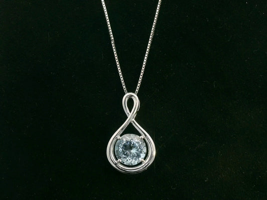 18K white gold aquamarine solitaire pendant with 2.38 carat aquamarine by Emirates Diamonds