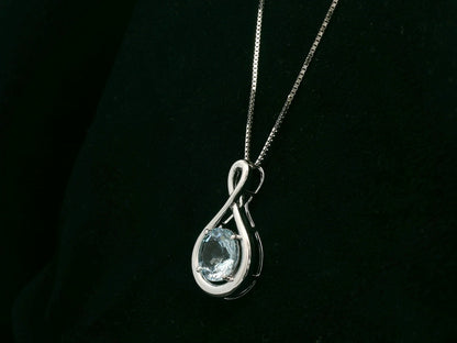 18K white gold aquamarine solitaire pendant with 2.38 carat aquamarine by Emirates Diamonds