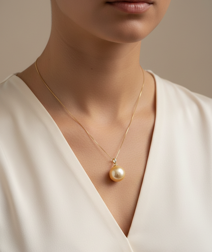 18K yellow gold South Sea golden pearl pendant featuring a 10×13 mm natural pearl – fine pearl jewelry by Emirates Diamonds