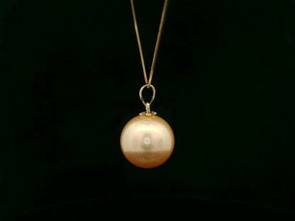 18K yellow gold South Sea golden pearl pendant featuring a 10×13 mm natural pearl – fine pearl jewelry by Emirates Diamonds