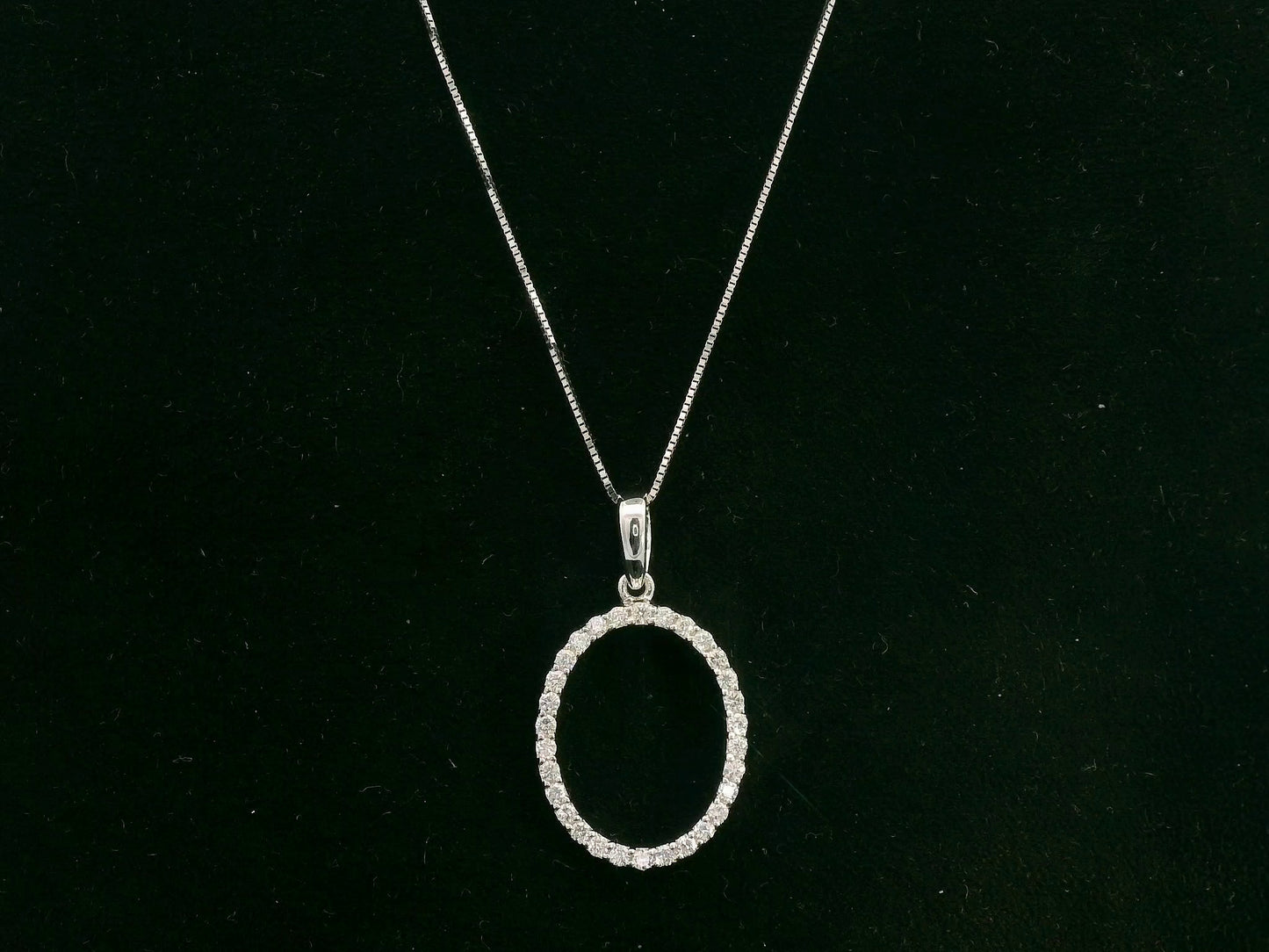 18K white gold oval diamond halo pendant with pavé-set diamonds, 0.25 carat total diamond weight, fine jewelry by Emirates Diamonds