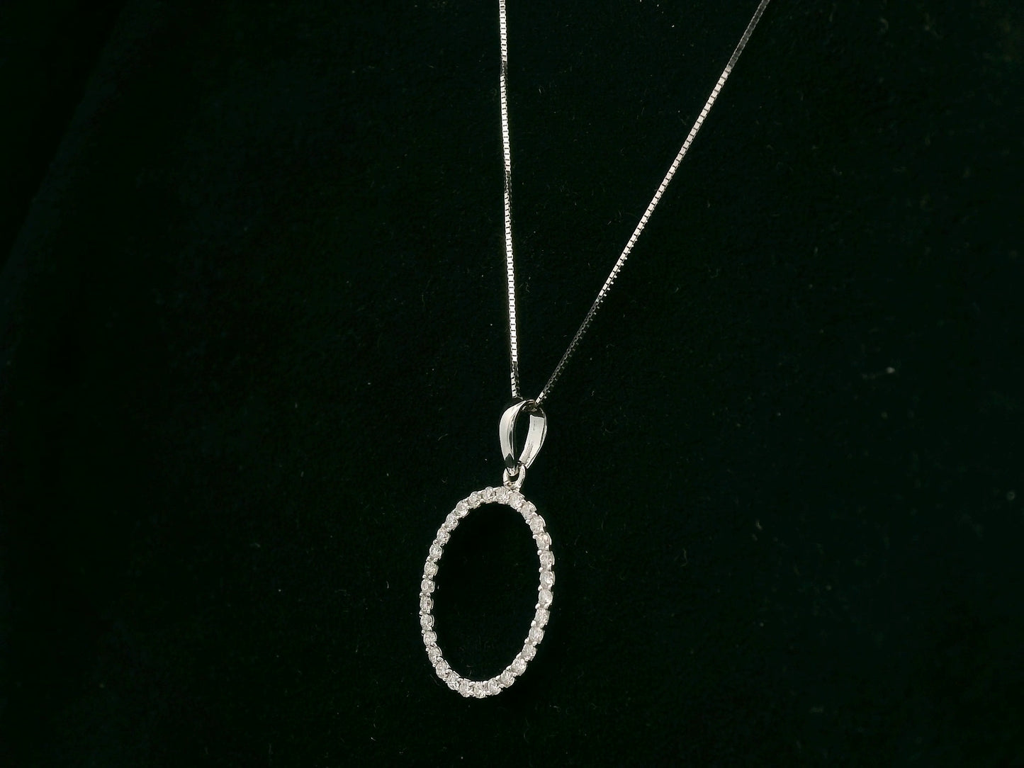 18K white gold oval diamond halo pendant with pavé-set diamonds, 0.25 carat total diamond weight, fine jewelry by Emirates Diamonds