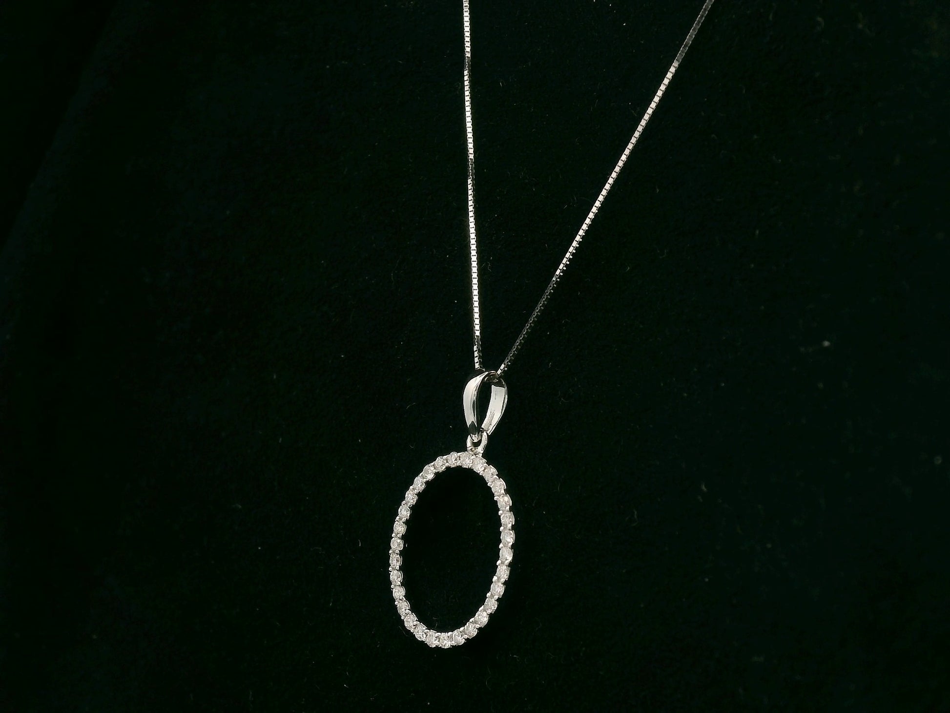 18K white gold oval diamond halo pendant with pavé-set diamonds, 0.25 carat total diamond weight, fine jewelry by Emirates Diamonds