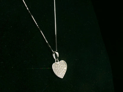 18K white gold diamond heart pendant with 0.26 carat natural diamonds by Emirates Diamonds