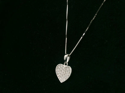 18K white gold diamond heart pendant with 0.26 carat natural diamonds by Emirates Diamonds