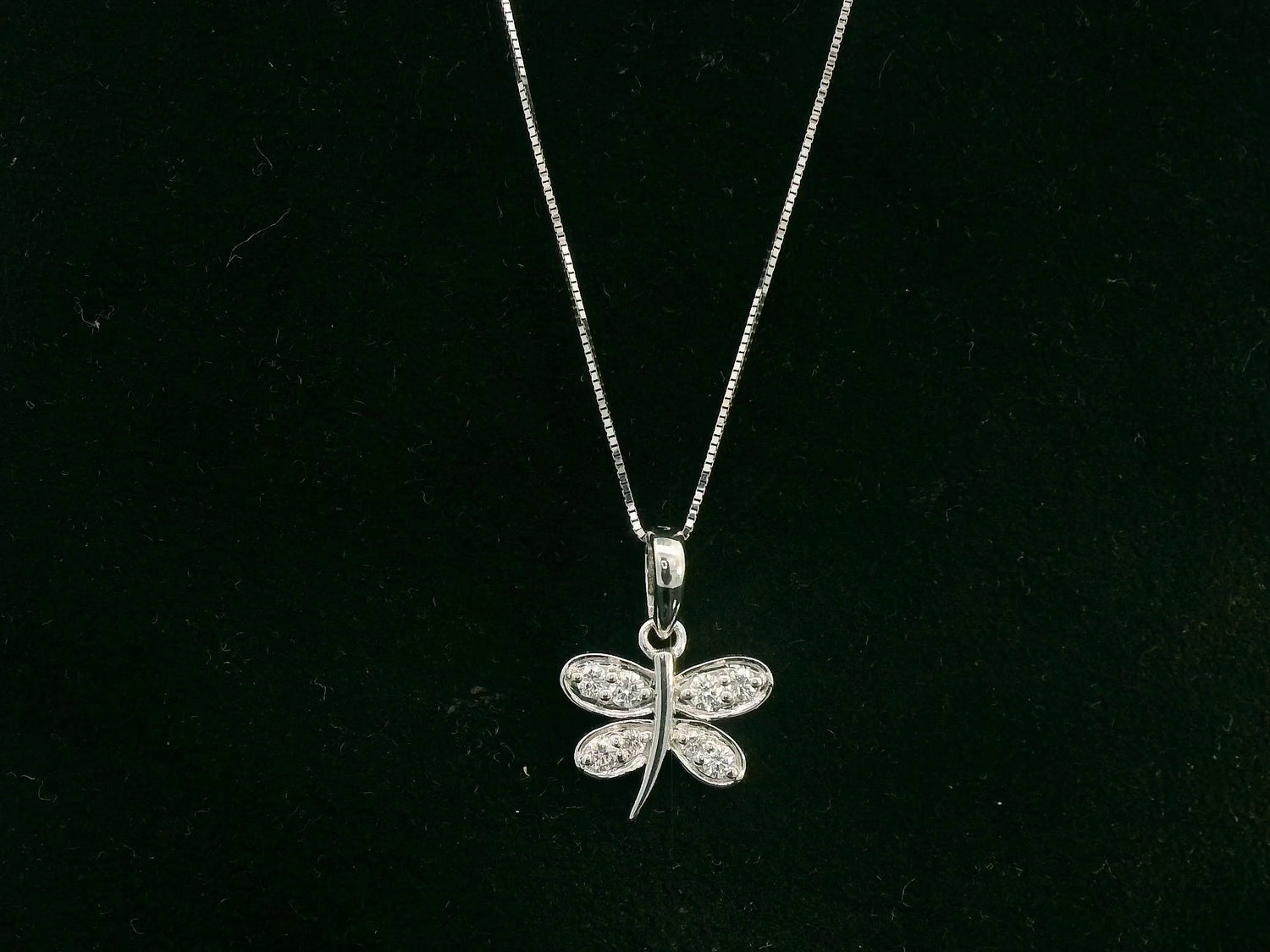 18K white gold diamond dragonfly pendant by Emirates Diamonds
