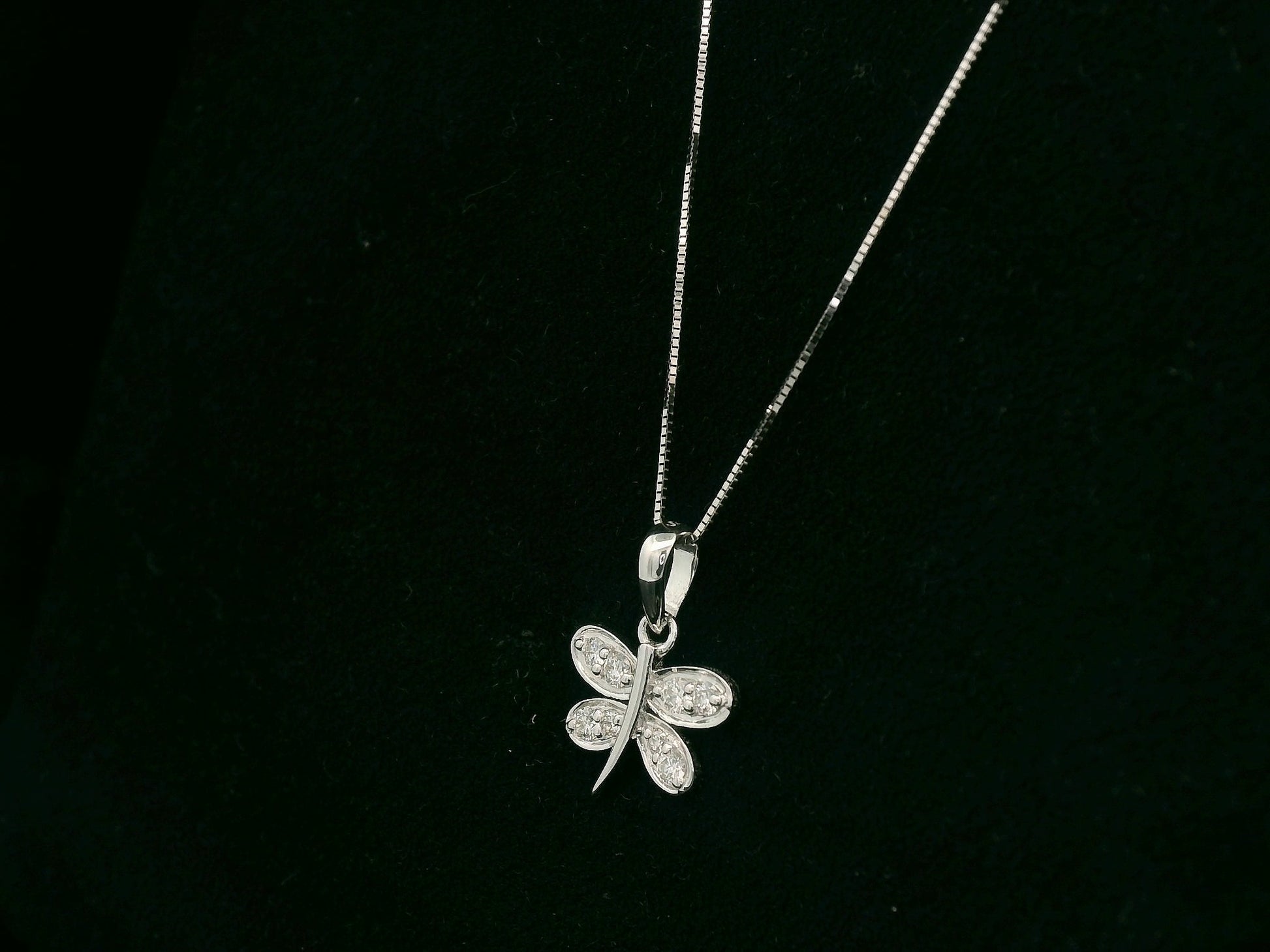 18K white gold diamond dragonfly pendant by Emirates Diamonds