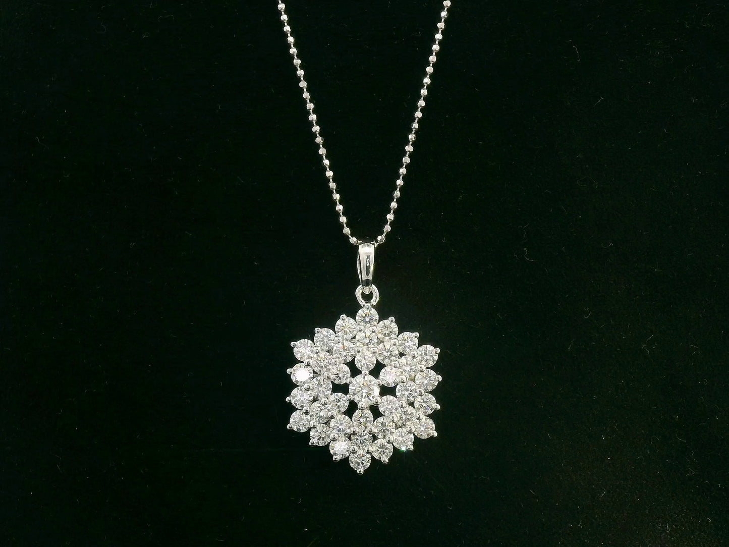 18K white gold diamond cluster pendant with 1.78 carat natural diamonds by Emirates Diamonds