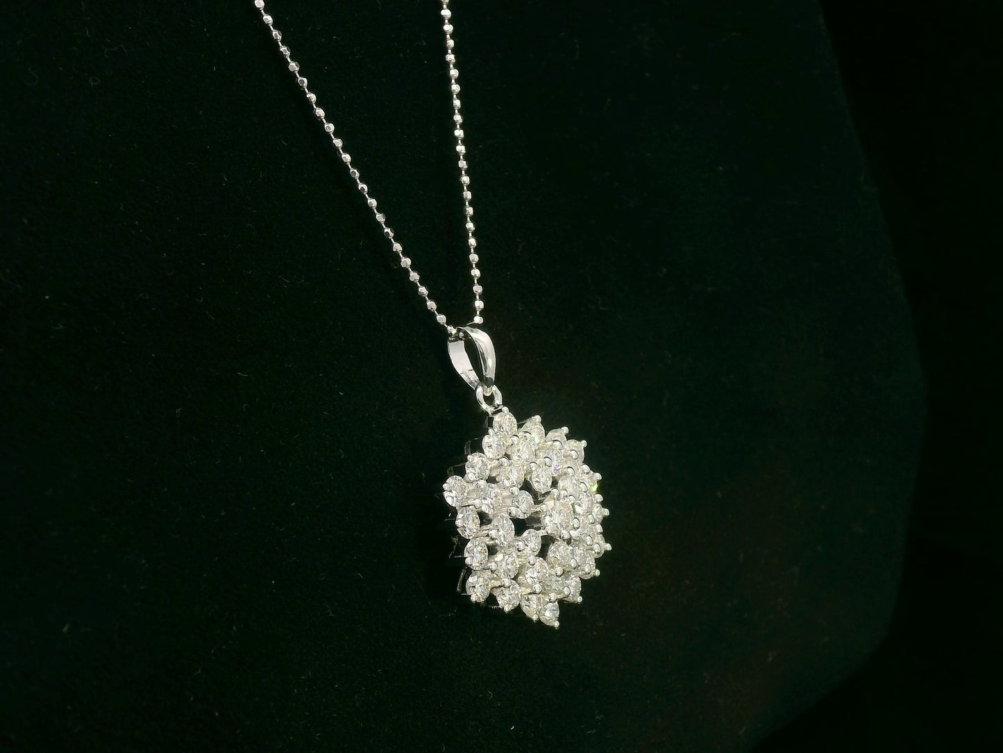 18K white gold diamond cluster pendant with 1.78 carat natural diamonds by Emirates Diamonds