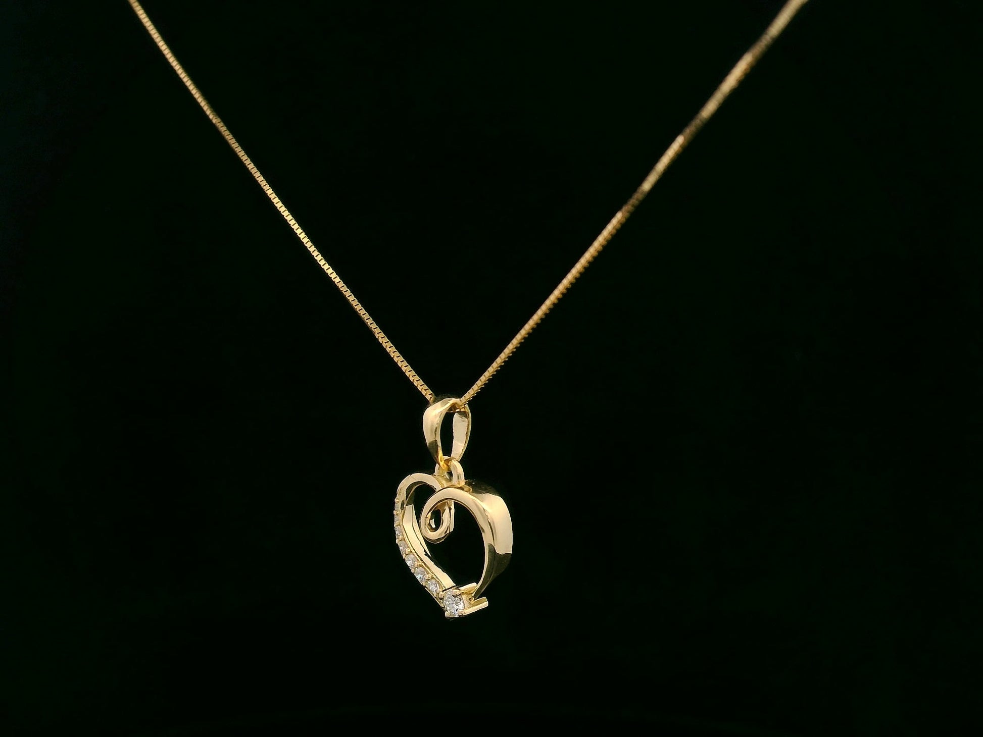 18K yellow gold diamond heart pendant with delicate open-heart design by Emirates Diamonds.