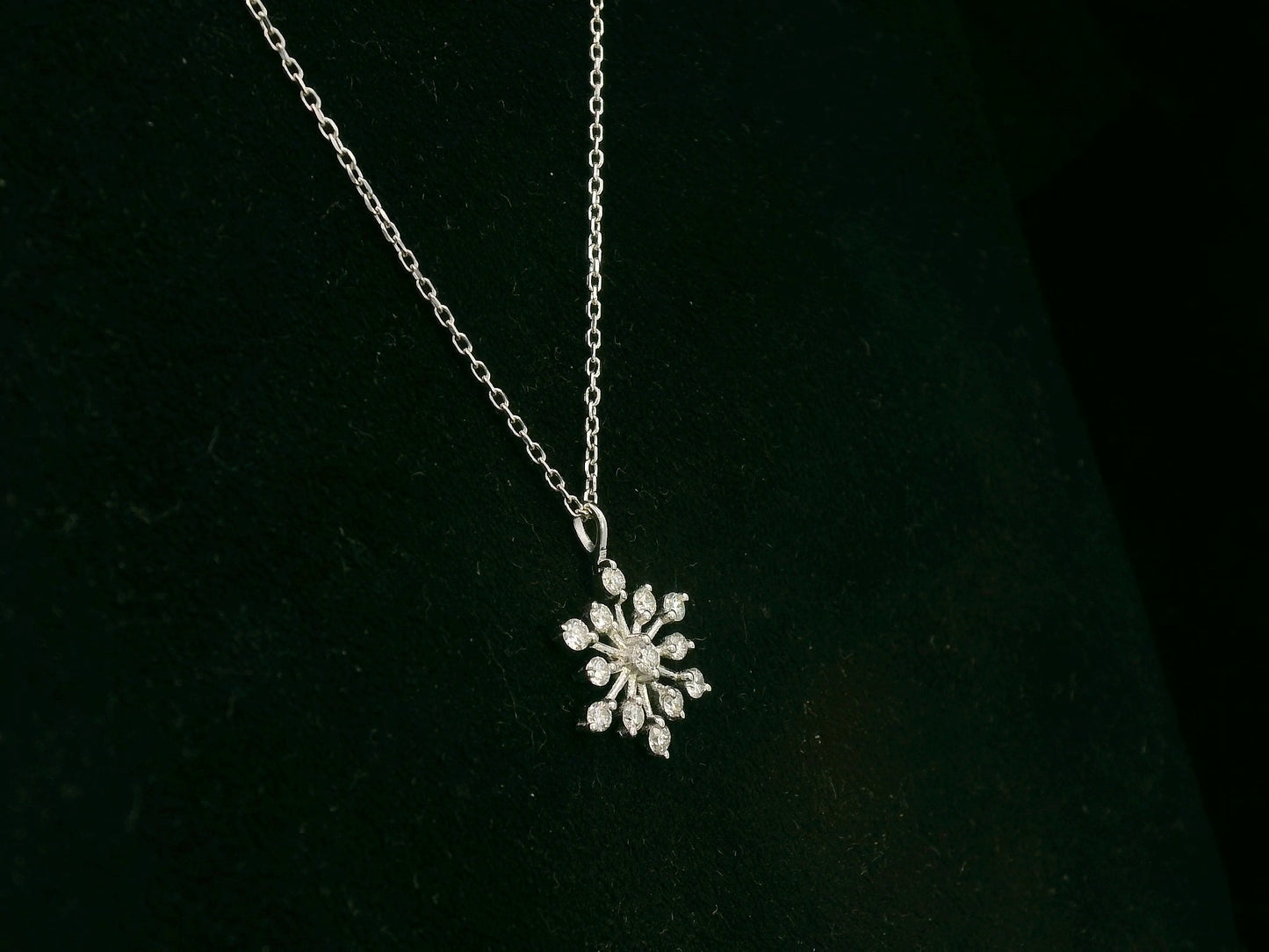 Diamond snowflake pendant necklace in 18K white gold with natural diamonds by Emirates Diamonds