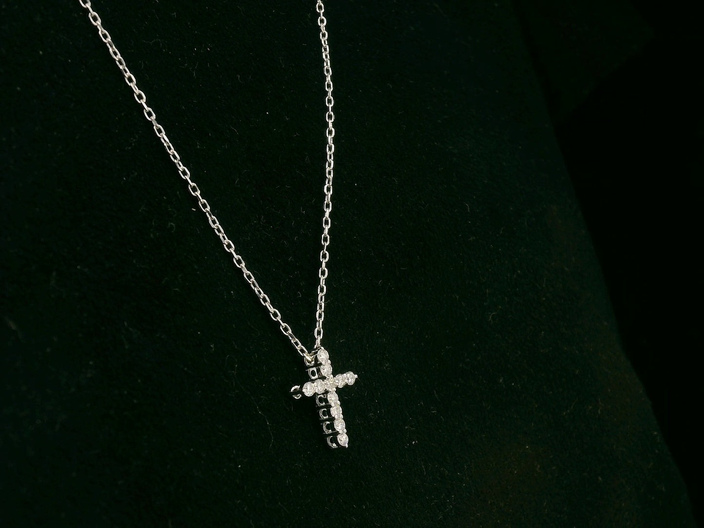 Diamond cross pendant necklace in 18K white gold with natural diamonds by Emirates Diamonds