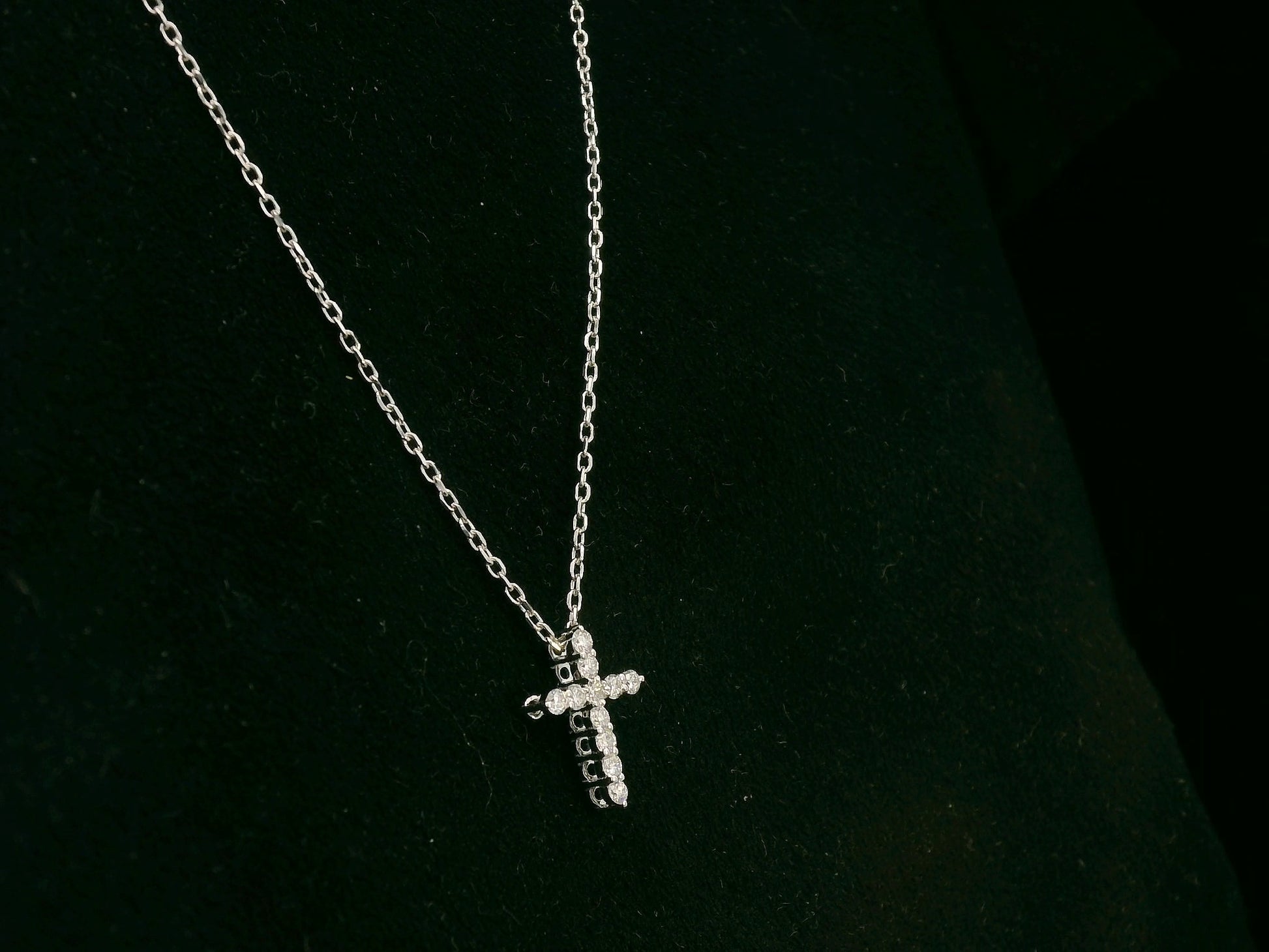 Diamond cross pendant necklace in 18K white gold with natural diamonds by Emirates Diamonds