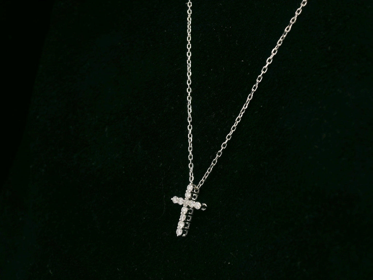 Diamond cross pendant necklace in 18K white gold with natural diamonds by Emirates Diamonds