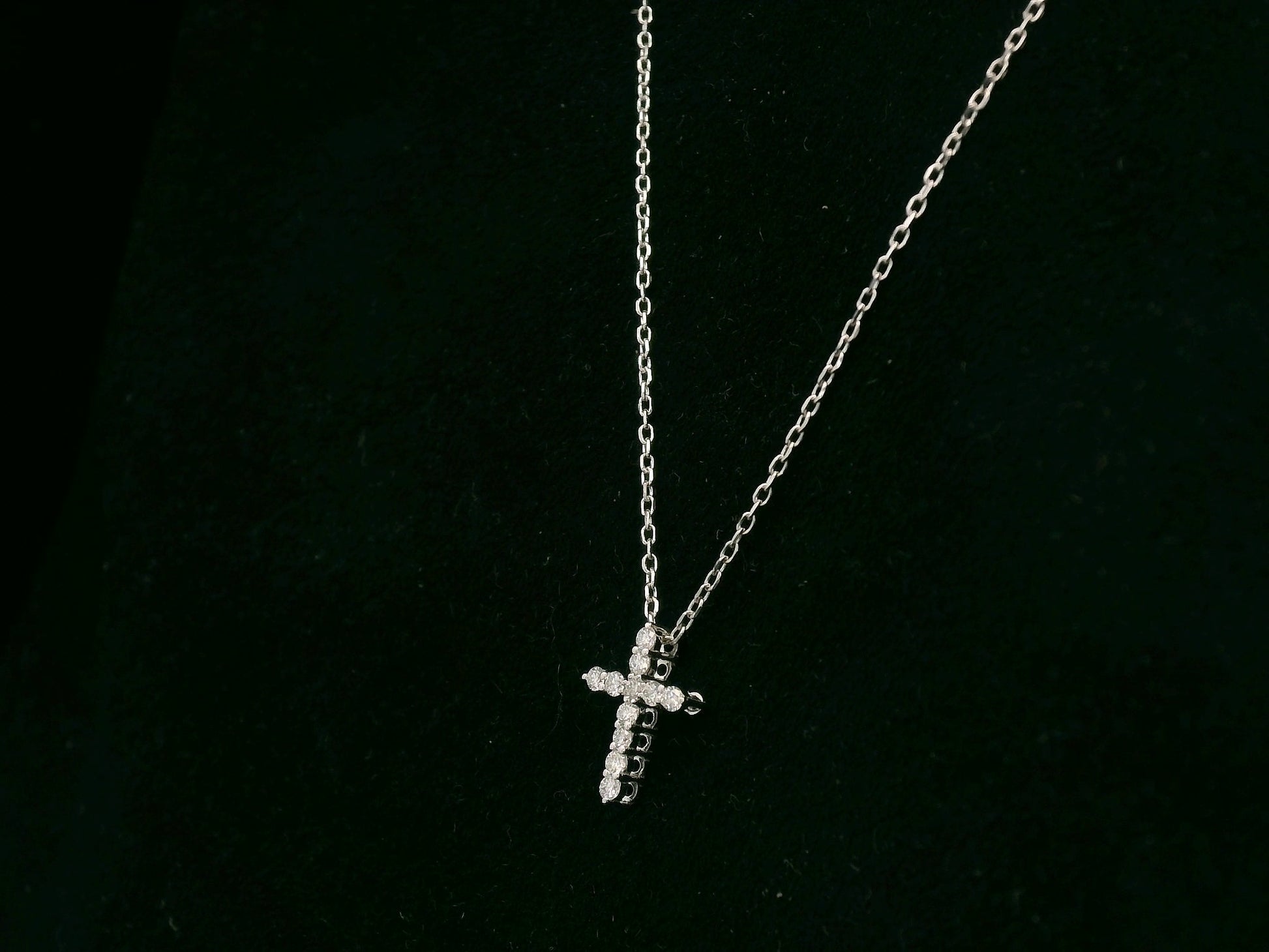 Diamond cross pendant necklace in 18K white gold with natural diamonds by Emirates Diamonds