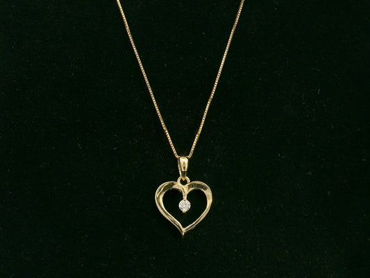 18K yellow gold open heart diamond pendant by Emirates Diamonds