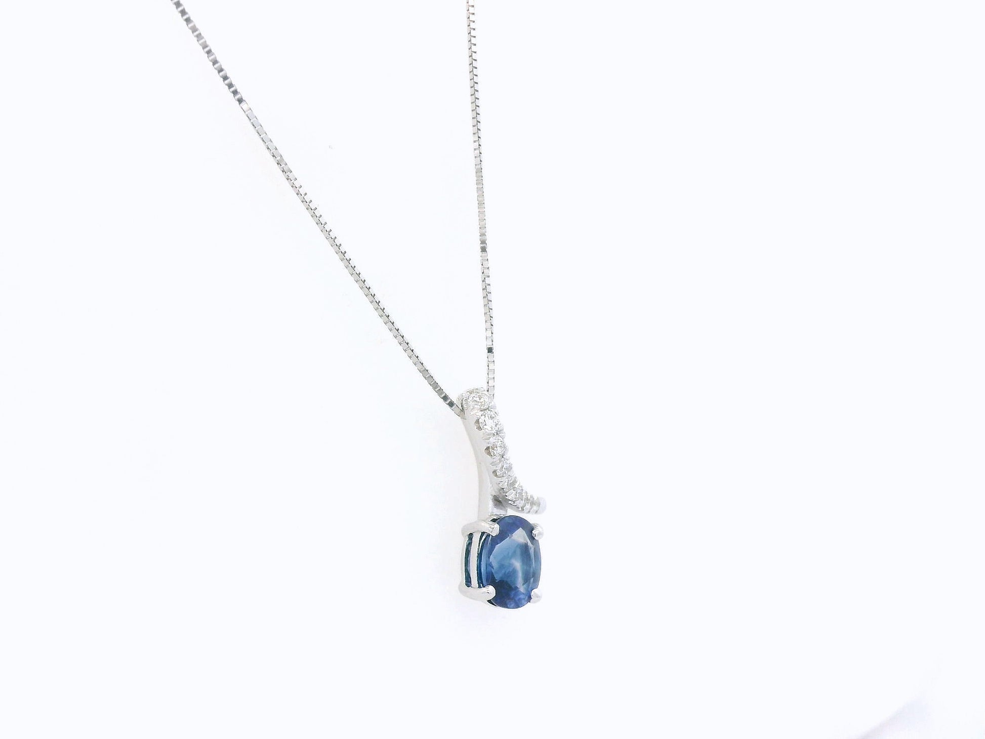 Oval blue sapphire and diamond pendant in 18K white gold by Emirates Diamonds