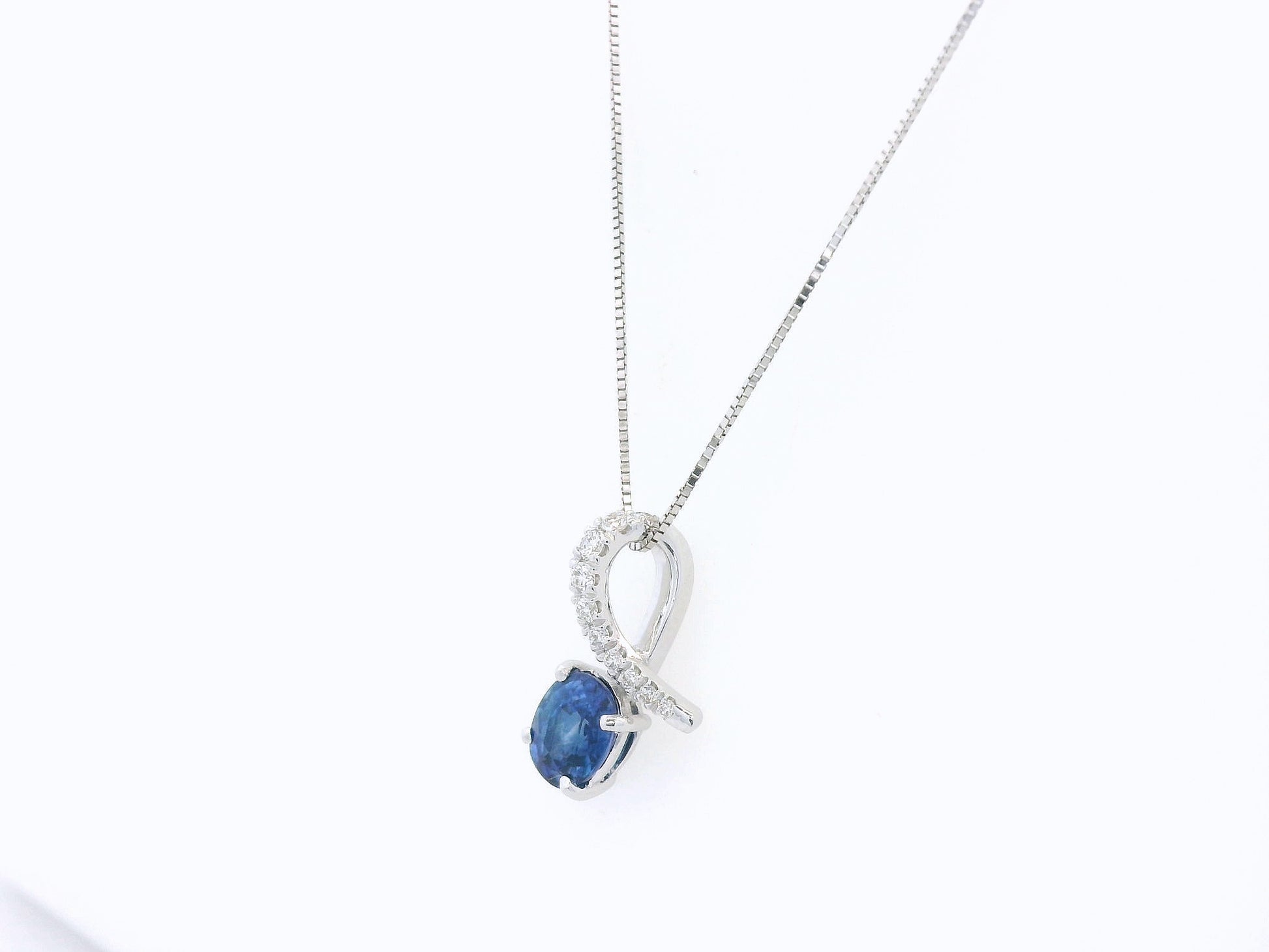 Oval blue sapphire and diamond pendant in 18K white gold by Emirates Diamonds
