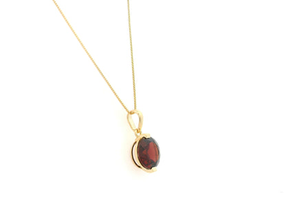 Round garnet pendant necklace in 18K yellow gold with 2.28 carat natural garnet by Emirates Diamonds