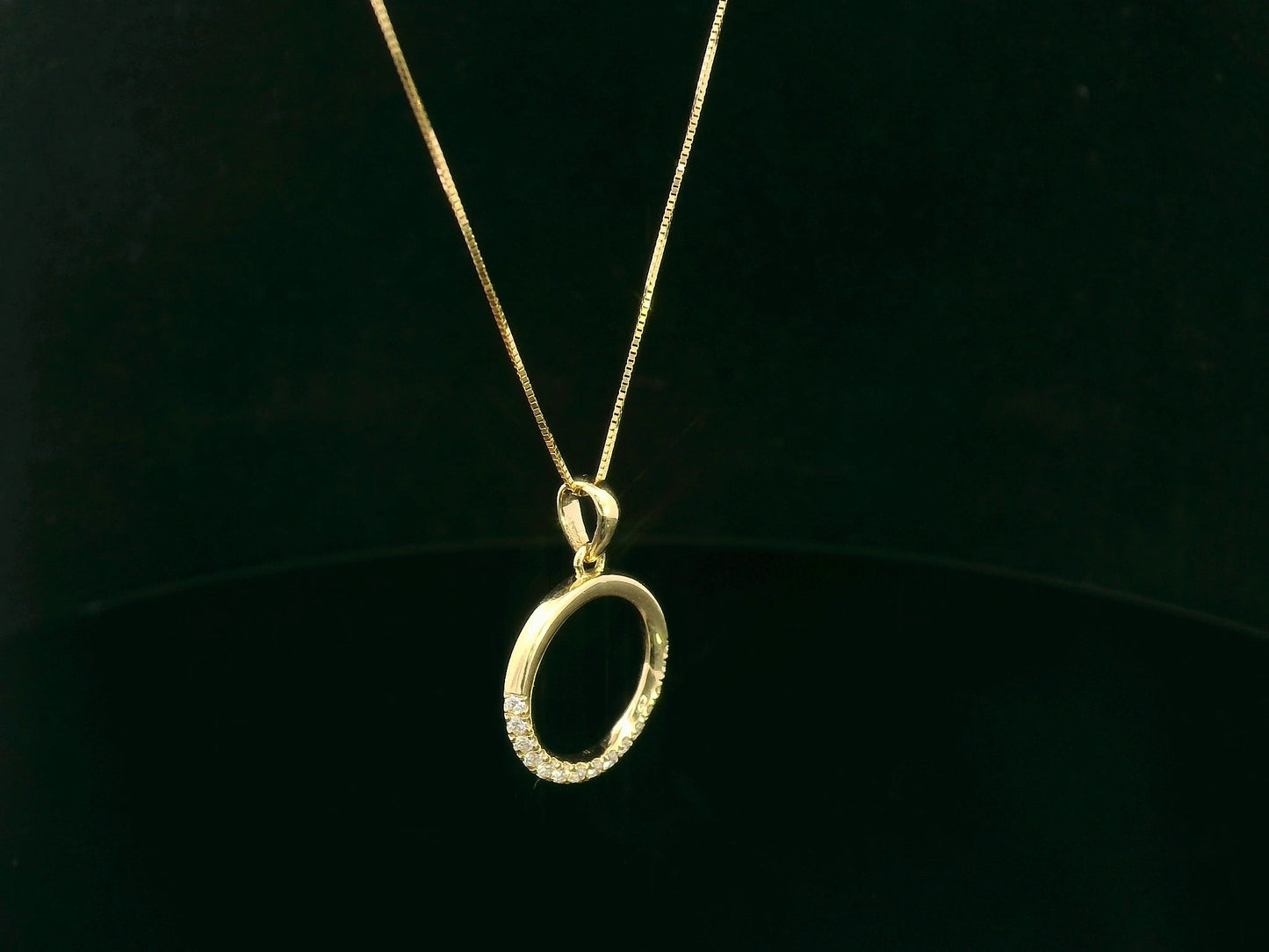 18K yellow gold diamond circle pendant with pavé-set diamonds in an open eternity design by Emirates Diamonds.