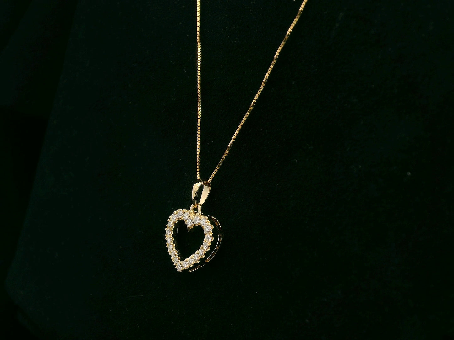 18K yellow gold diamond heart pendant with pavé-set diamonds, elegant open heart design by Emirates Diamonds.