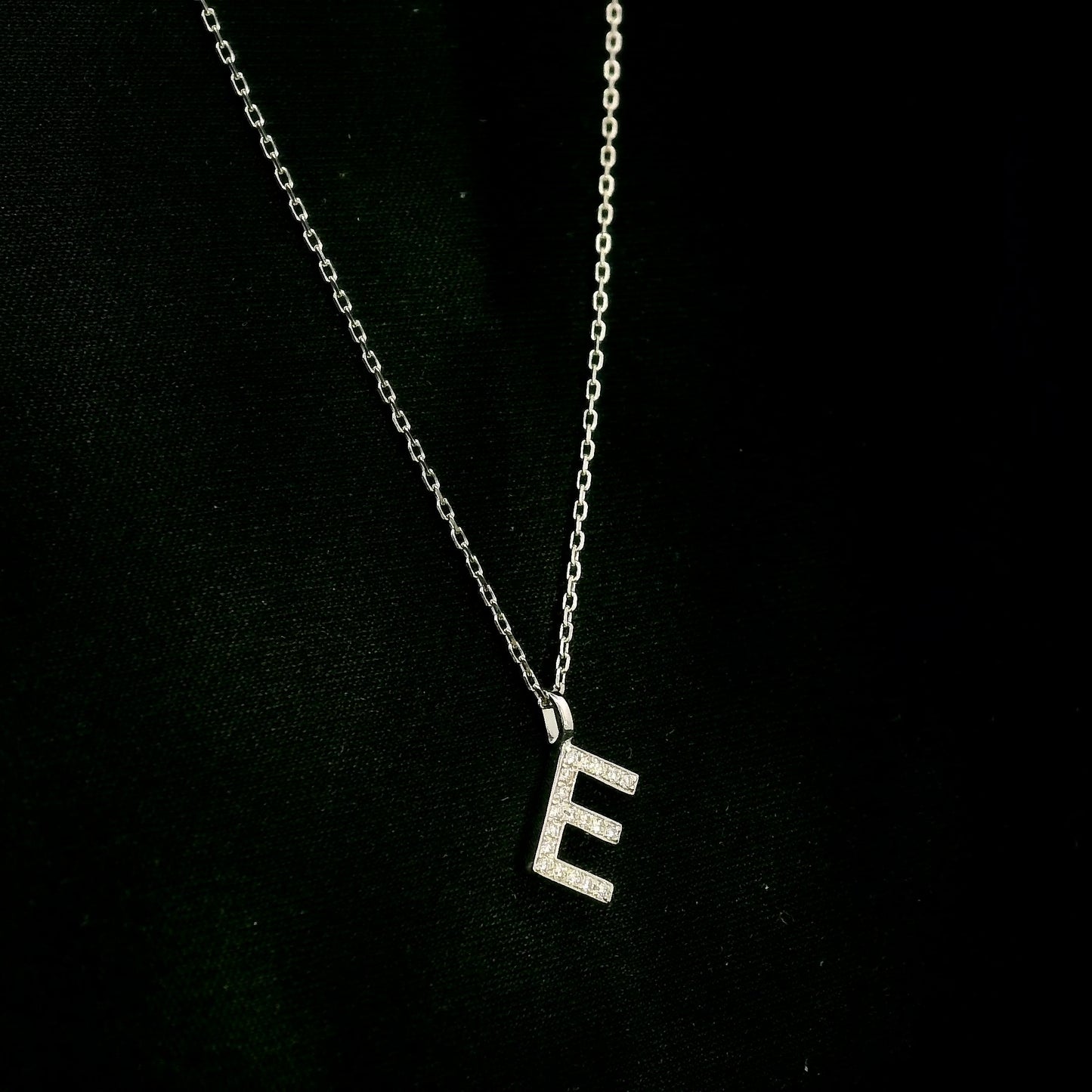 Diamond Initial E Alphabet Pendant In 18k Gold