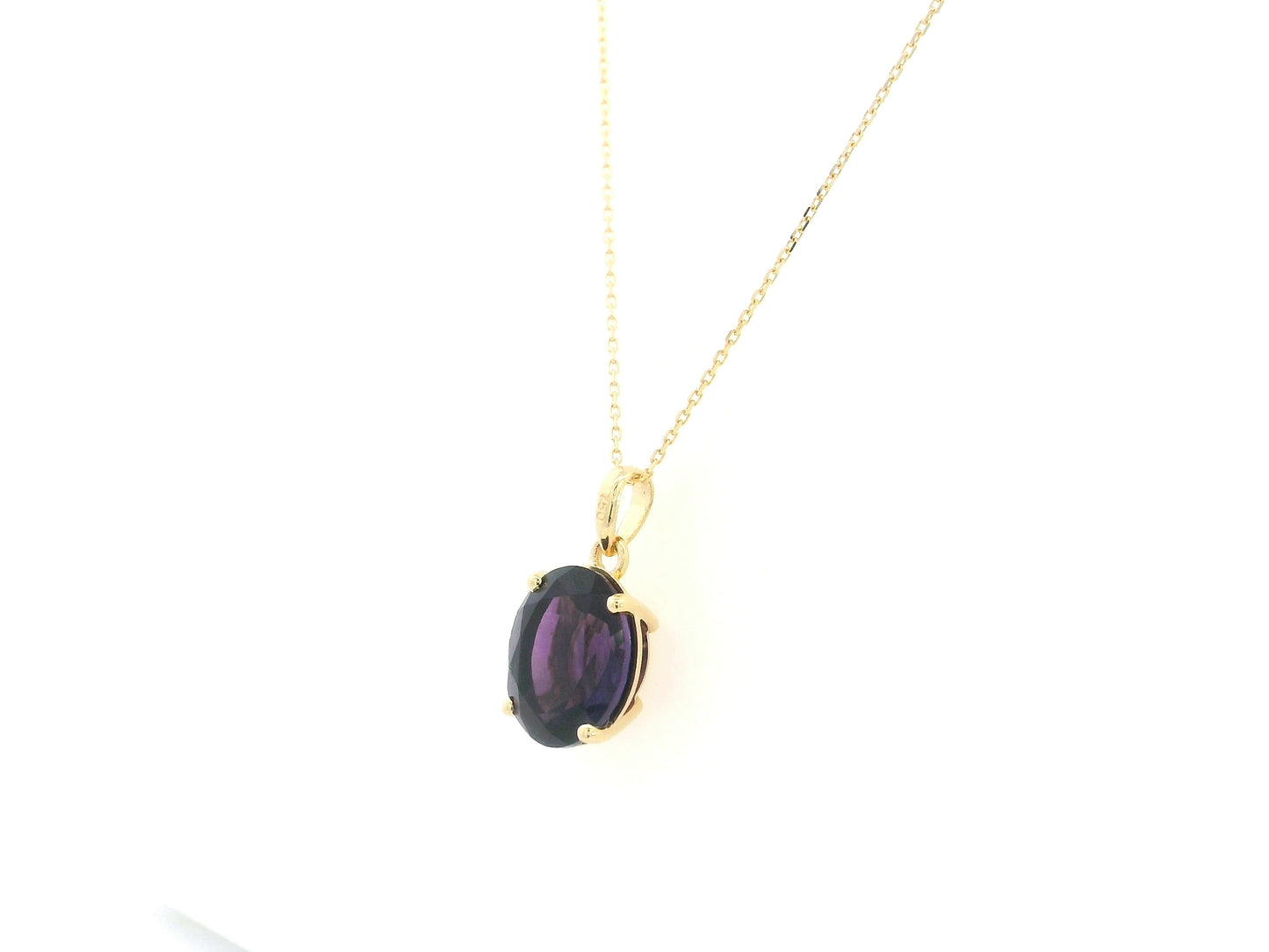 4.31 carat amethyst solitaire pendant in 18K yellow gold by Emirates Diamonds.