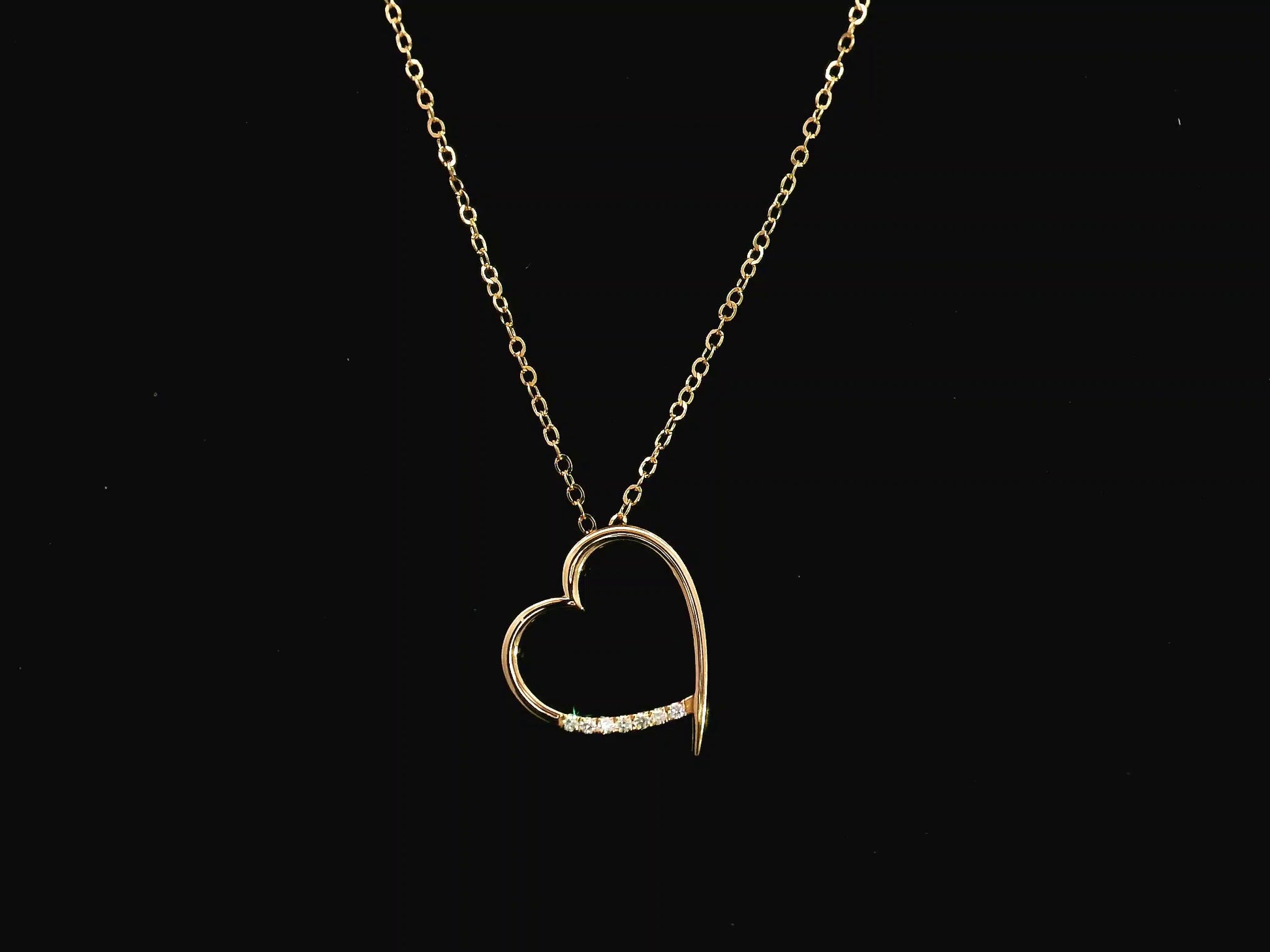 Diamond heart pendant necklace in 18K yellow gold with chain by Emirates Diamonds